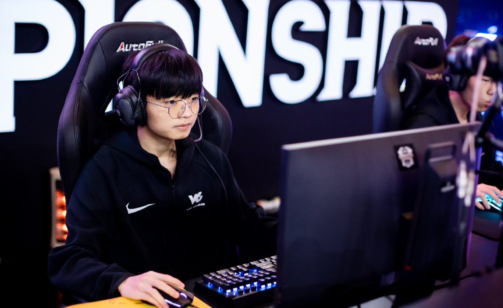 FLY轻取MAD,Ruler团战一打五顶尖较量八强赛,强势挺进下一轮的简单介绍 FLY轻取MAD,Ruler团战一打五顶尖较量八强赛,强势挺进下一轮的简单介绍