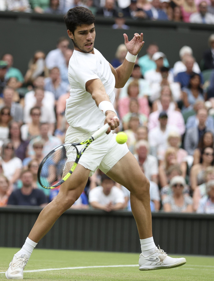 包含世界网球队逆转英国网球队，阿尔卡拉斯惊艳世界的词条