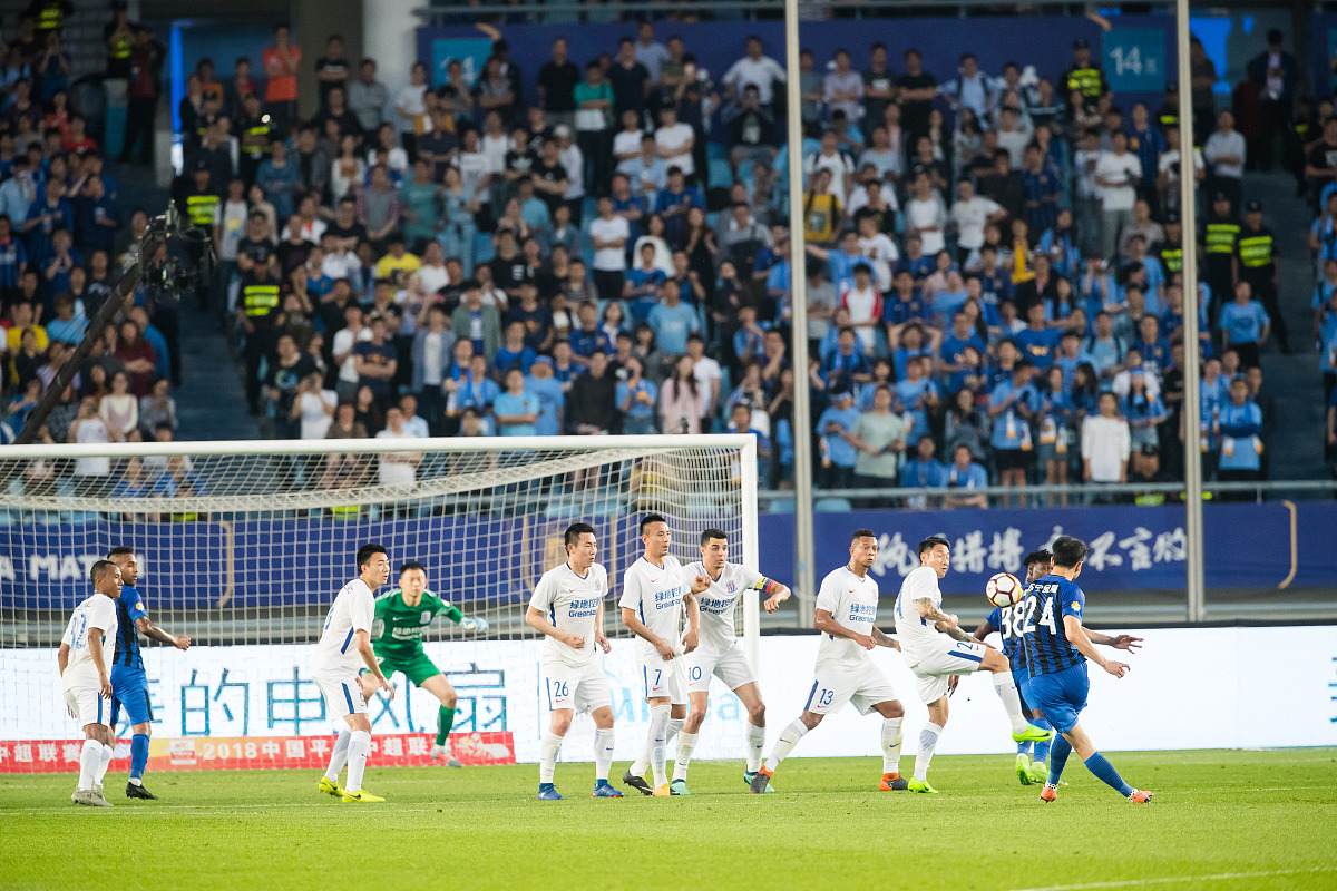 热门球队在本场比赛中展示出色实力