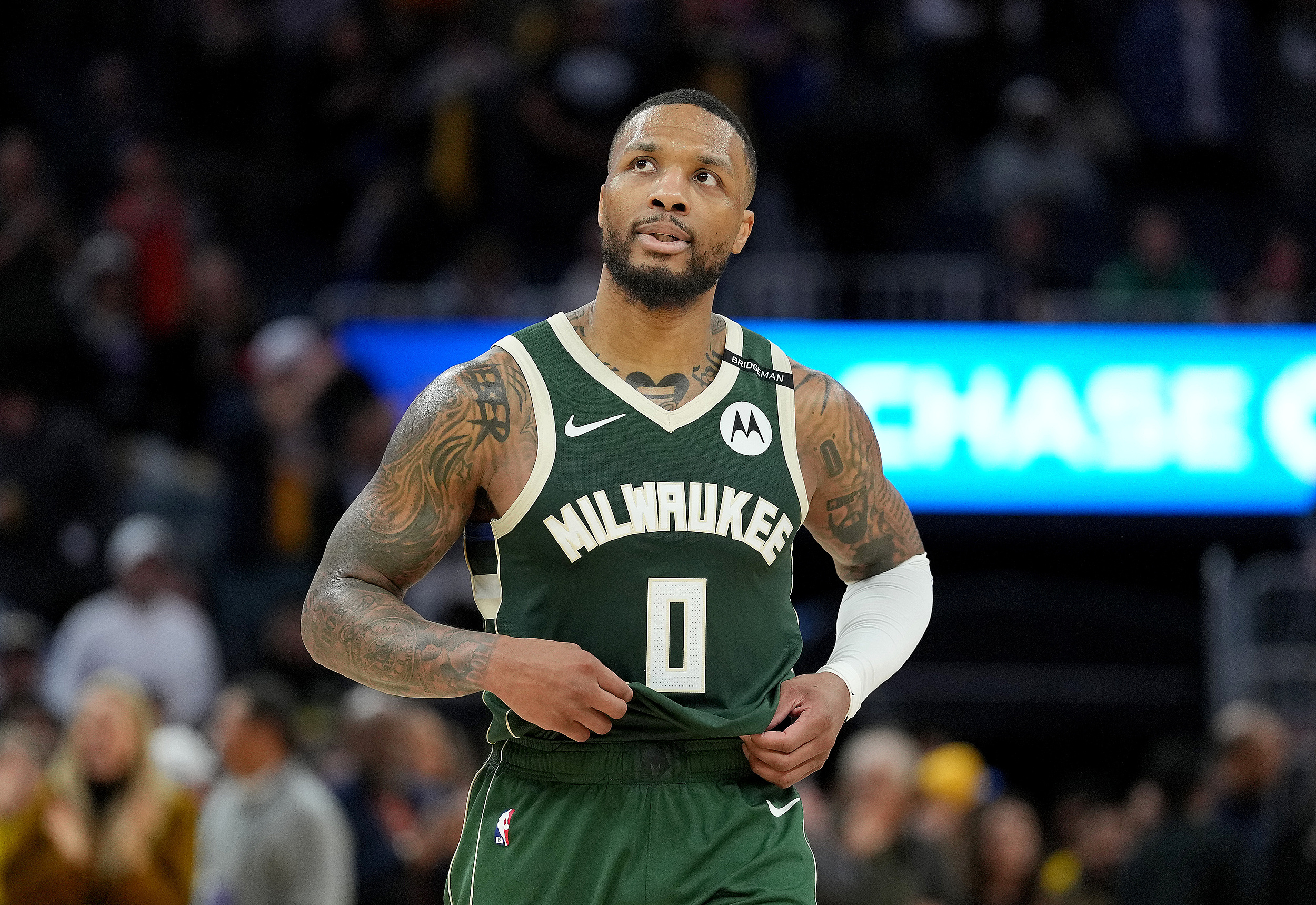 掘金逆袭胜利！利拉德关键绝杀帮助球队翻盘