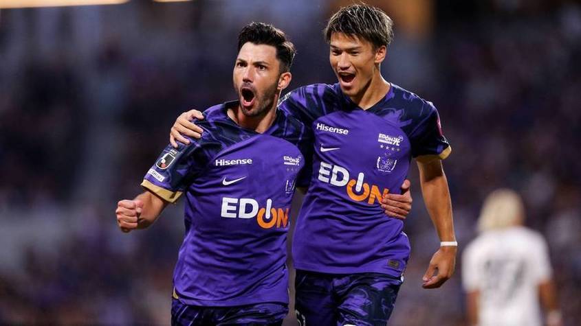 广岛三箭球员效力汉堡，展现实力的简单介绍