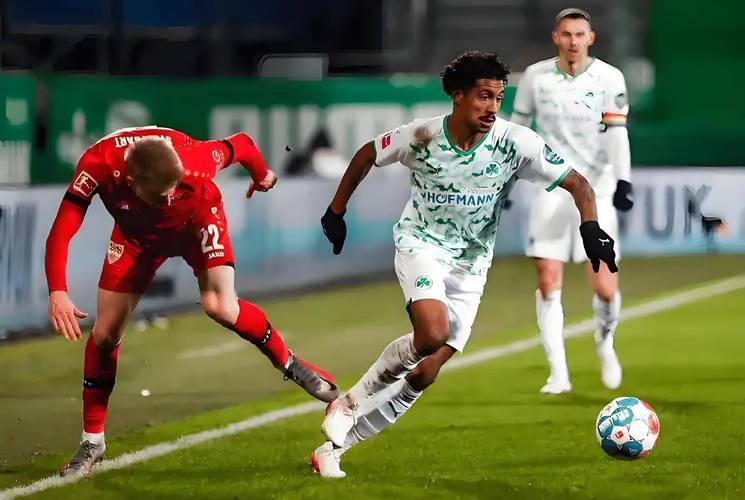 包含帕德博恩备战有力，冲击赛季目标的词条