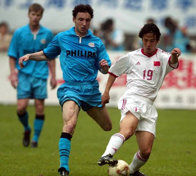 关于巴勒莫主场大胜对手，保持领先优势的信息