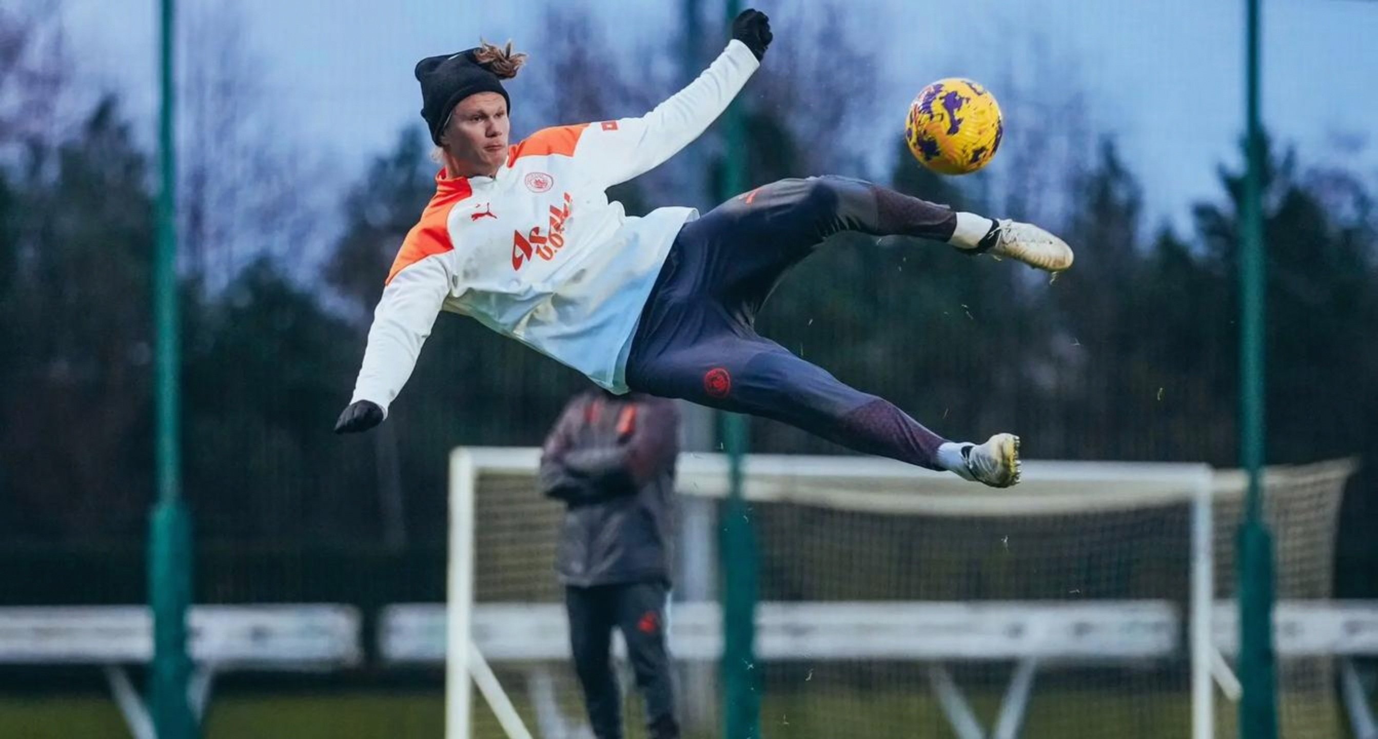 曼城主场零封对手，登顶积分榜