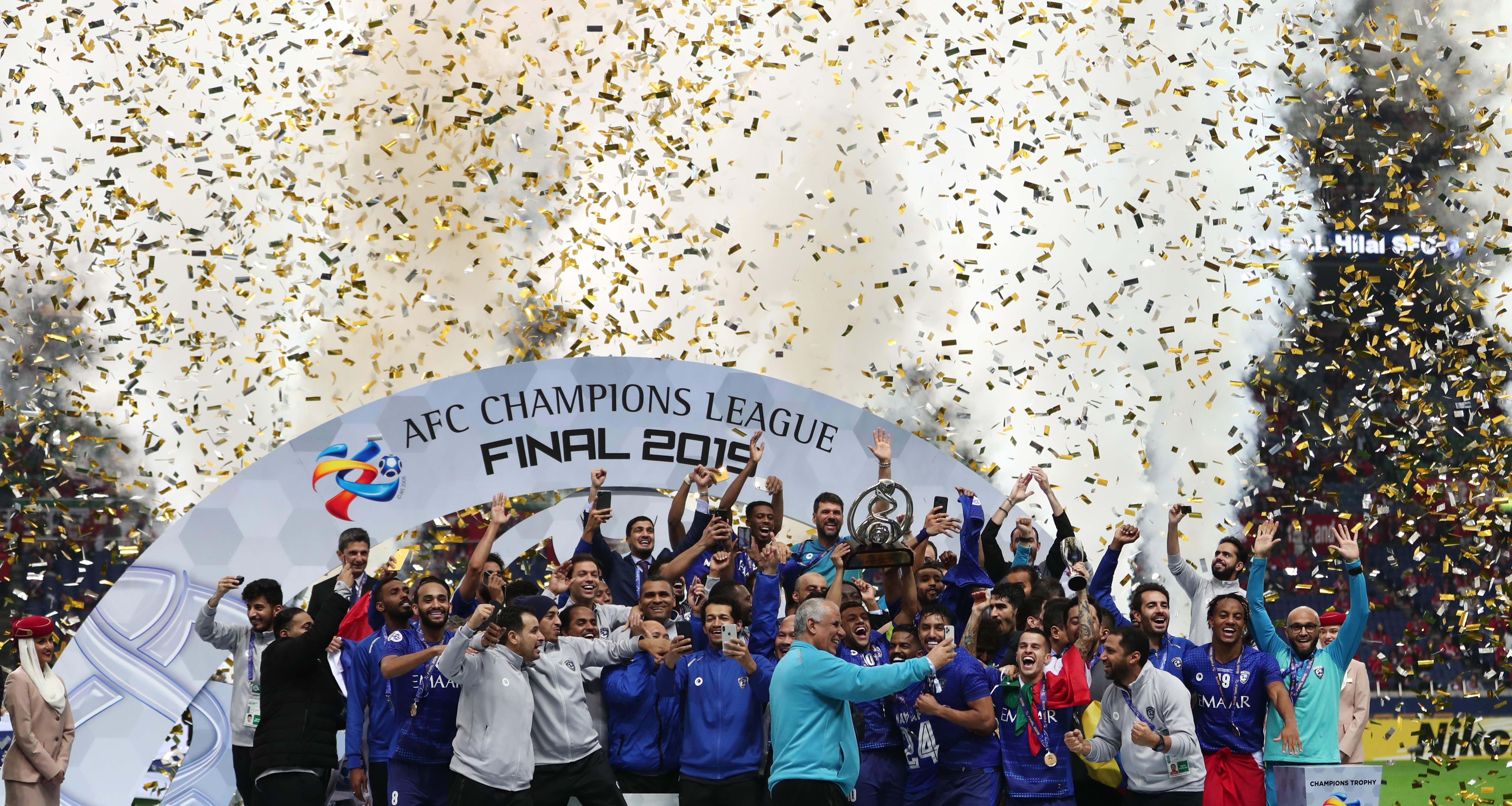 包含沙特豪门阿尔希拉尔再获胜利，积分榜登顶的词条