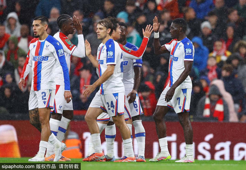 包含水晶宫赢得胜利，球队逐渐调整状态的词条