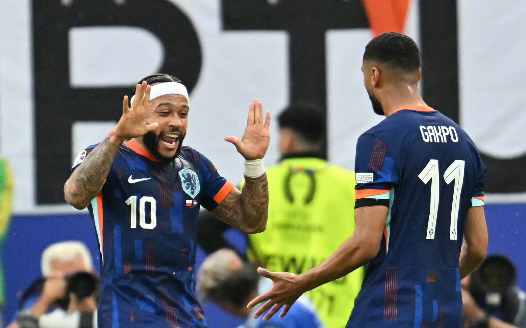 欧预赛:荷兰队实力强劲,展现球队实力 欧预赛:荷兰队实力强劲,展现球队实力