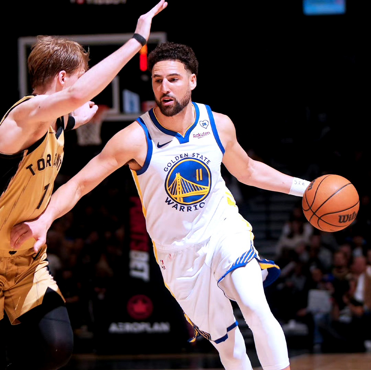 关于魔术绝地反击猛龙,库里高光表现的信息 关于魔术绝地反击猛龙,库里高光表现的信息