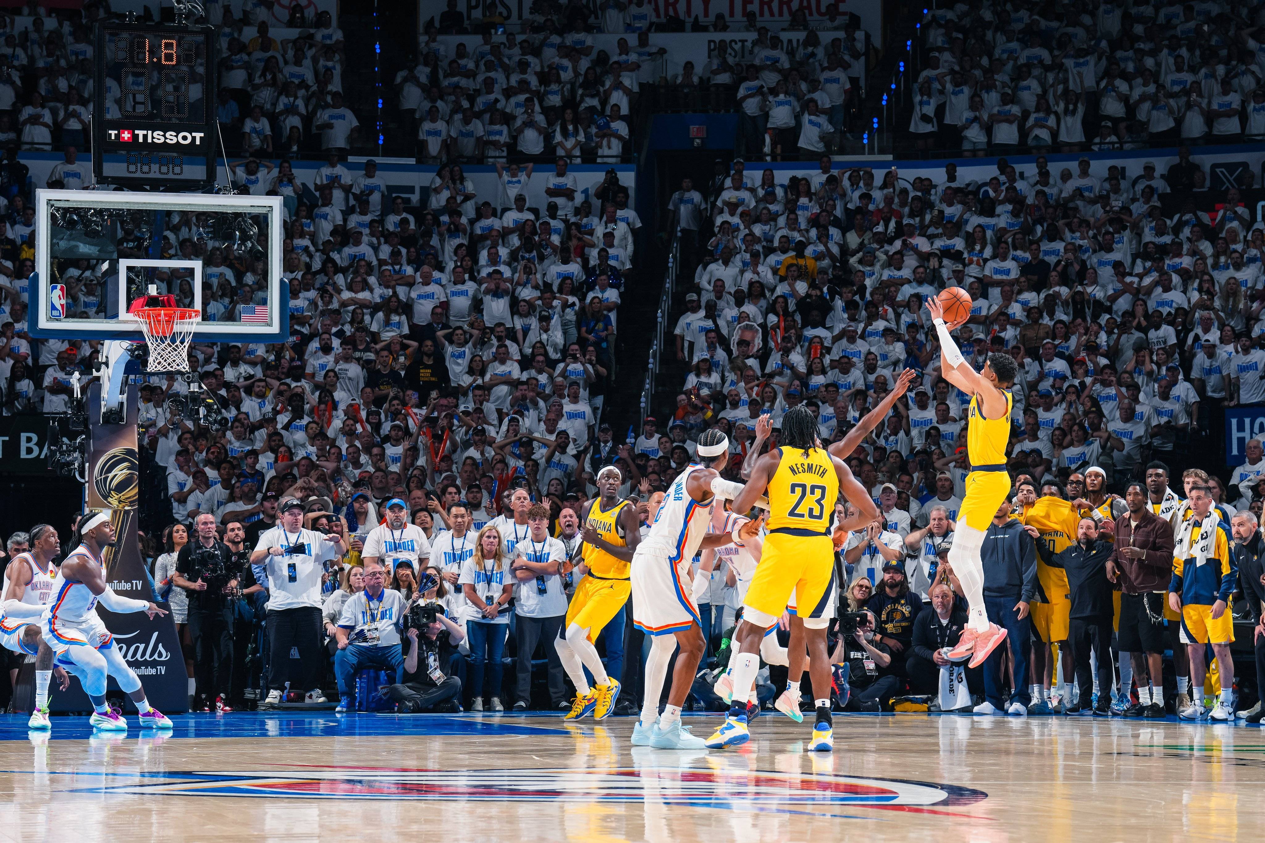 包含拉沃尔杯绝杀年终总决赛，阿尔卡拉斯统治全场的词条