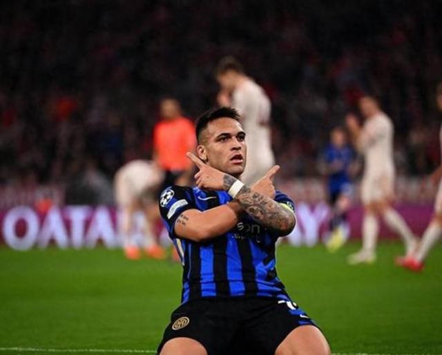 关于国际米兰碾压曼联，阿什拉夫统治全场的信息