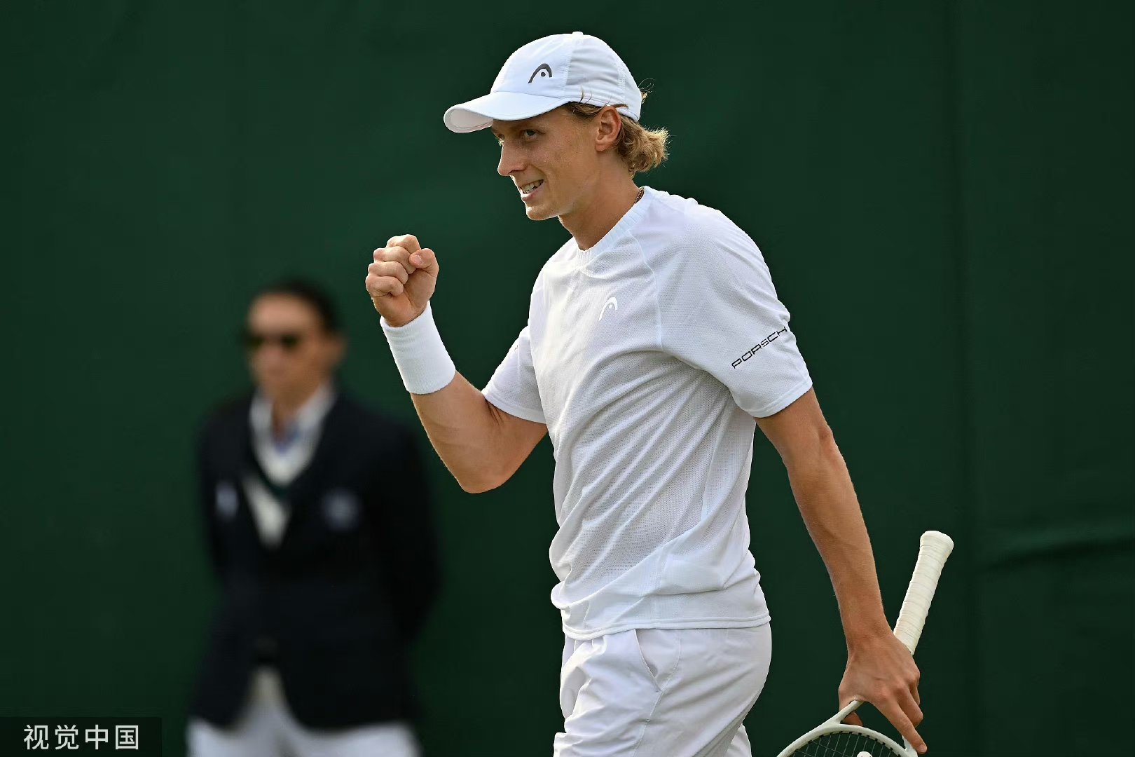 包含澳网完胜温网，兹维列夫高光表现的词条