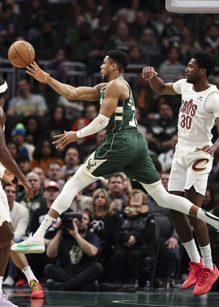 四川队完胜骑士，字母哥带队取胜