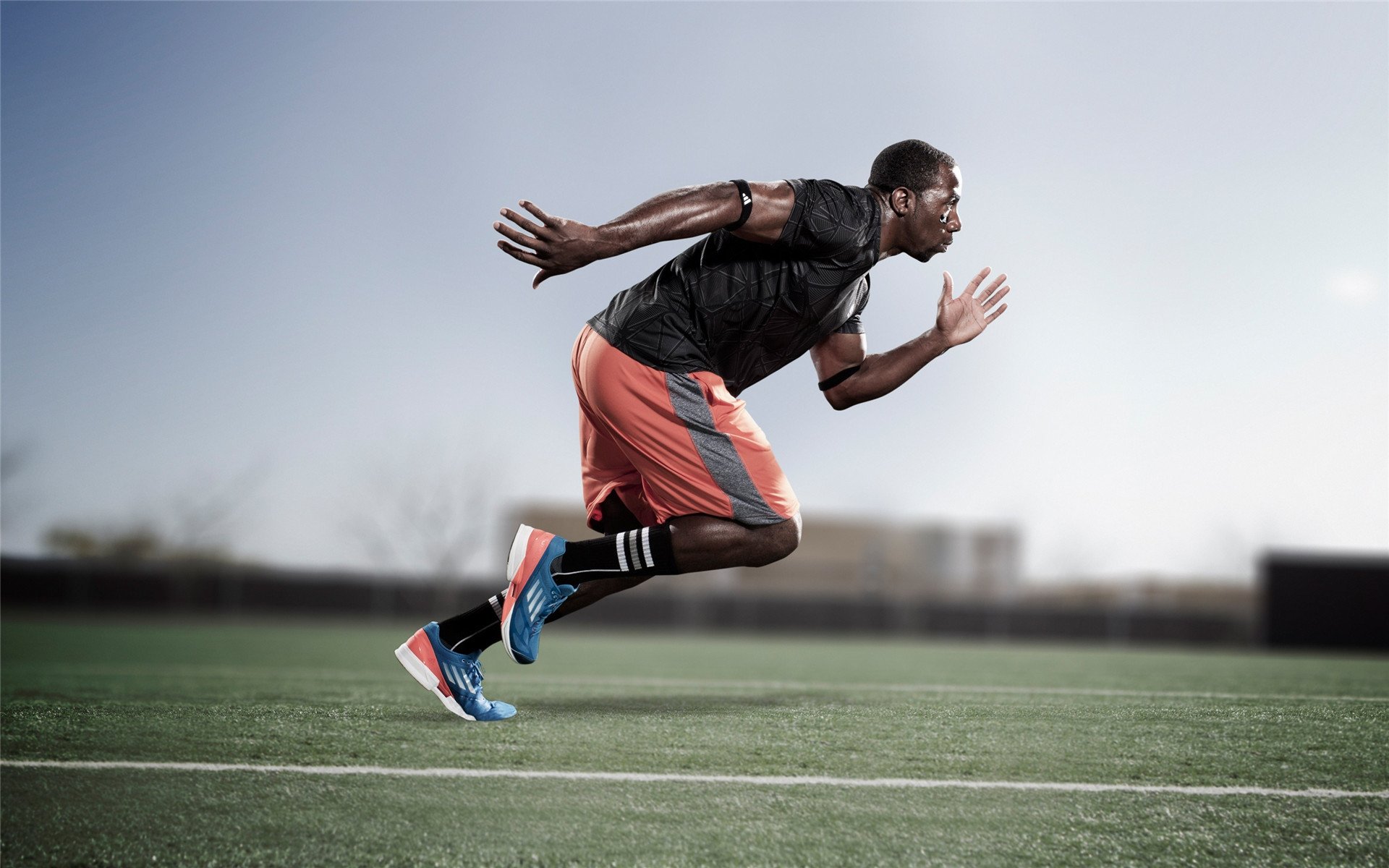 从欧洲绿茵到亚洲羽场，横扫之势与关键制胜的竞技哲学